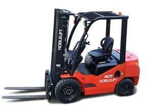 Montacargas diésel de alta calidad de 3 toneladas disponible para la venta a precios bajos directamente de fábrica. - Product Image 2