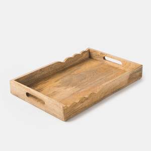 Plateau de service en bois design avec bords peints dorés, parfait pour servir une décoration de cuisine à la touche royale - Product Image 1