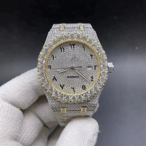 Reloj de Lujo con Diamantes Moissanite y Acabado Dorado, de Alta Calidad, Completamente Brillante, de Acero Inoxidable para Hombre, Disponible al Mejor Precio - Product Image 1