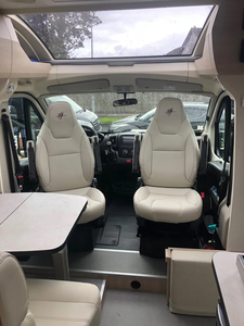 Camping-car 2024 RAPIDO COMPACT C55 LHD 3 couchages 4 ceintures de sécurité 14 000 km Neuf Intérieur/Extérieur Verrouillage centralisé de toutes les portes Voiture - Product Image 3