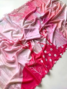 Nuevo lanzamiento: Saree Bareli Premium de Chinon Suave con Elegante Estampado Floral y Borde de Diseño con Corte Arco en Contraste, Incluye Blusa - Product Image 6