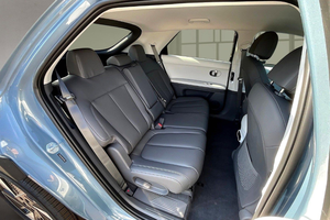 รถยนต์ไฟฟ้ามือสองคุณภาพดี ปี 2025 รุ่นหรู SUV ขับเคลื่อนสี่ล้อแบบมอเตอร์เดี่ยว พวงมาลัยซ้าย ล้อแม็ก R17 150-200 แรงม้า แรงบิด 200-300 นิวตันเมตร ระยะทางวิ่งไกล Ioniq 5 ลิเธียม - Product Image 5