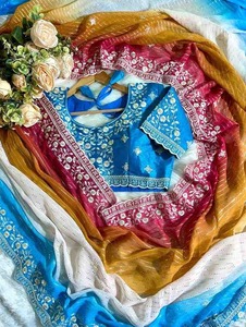 Venta al por mayor Georgette Ropa festiva bordada Colección de saris Ropa étnica ligera con bordado intrincado - Product Image 2