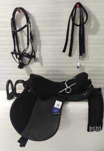 Juego de sillín de resistencia Premium BLUHORSE de cuero sintético negro, almohadilla de sillín de cuero sintético, hardware niquelado, plástico duradero - Product Image 4