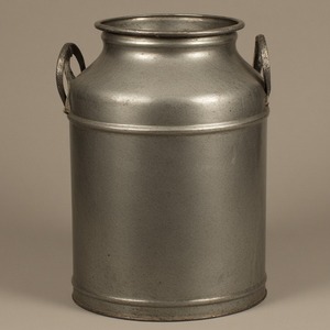 Lata de leche galvanizada vintage artesanal con acabado rústico, ideal para hogares, cocinas al aire libre, cafetería e interiores de granja - Product Image 3