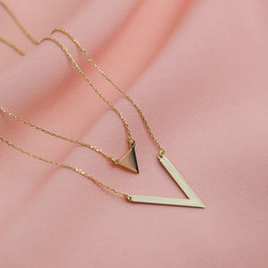 Collier superposé tendance en argent sterling 925 plaqué rhodium, design triangle simple, fabrication artisanale turque, vente en gros - Product Image 1