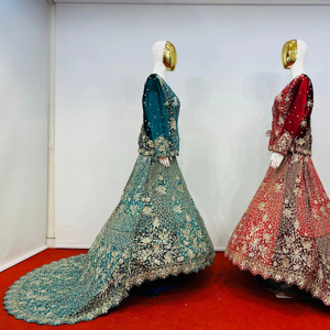 Lehenga en velours avec une longue traîne lourde et volumineuse, orné de pierres Jarkan, parfait pour un look de mariage royal - Product Image 1