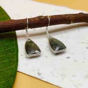 Pendientes colgantes triangulares de Plata de Ley 925 con piedras preciosas de labradorita facetadas hechas a mano regalo de fiesta de boda de cumpleaños para novia - Product Image 3