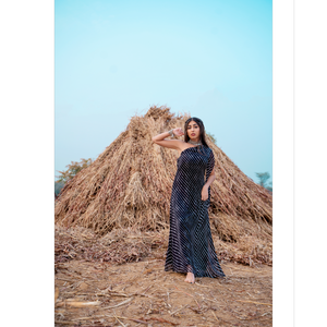 Vestido Largo de Satén Negro Ecológico con Adornos, de un Solo Hombro y Cintura Ajustada - Product Image 4