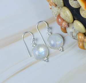 Joyería de excelente calidad, Plata de Ley 925, piedra lunar arcoíris blanca Natural, piedra preciosa de corte redondo con pendientes de gancho de cuentas de plata - Product Image 3