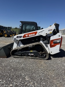 Mini-chargeuse sur chenilles T300, chargeuse frontale, pelle rétrocaveuse, capacité nominale de 15 tonnes, moteur TCM, Caterpillar d'occasion, haute efficacité, en vente - Product Image 6