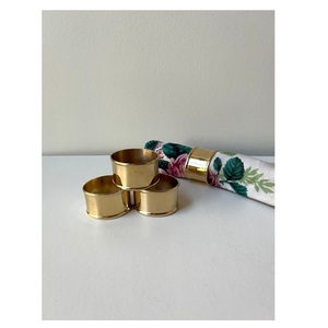 Anillo de Servilleta de Metal Hecho a Mano que Aporta un Toque Único a Cualquier Mesa de Comedor para Hogares, Hoteles, Restaurantes y Eventos - Product Image 1