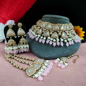 Ensemble de collier en pierre et perles suspendues MOP avec Maang Tikka et Pasa Accessoire idéal pour les vêtements de mariée, les célébrations festives - Product Image 3