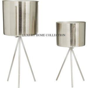 Decorative Antique-style <b>Wooden</b> <b>Planter</b> with Intricate Detailing for Modern and Classic Plant Decor in Any Space - Product Image 3