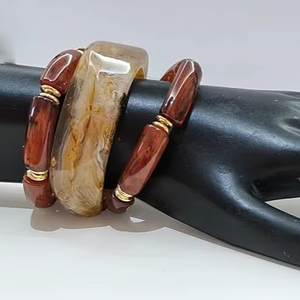 Bracelets en résine transparente légers pour la mode estivale, bracelets en résine artistiques multicolores pour les amateurs de bijoux faits à la main - Product Image 1