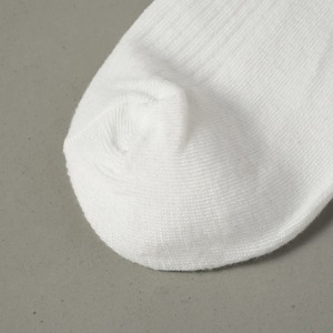 2 pares de calcetines náuticos de algodón transpirable para mujer de corte bajo con características antideslizantes y absorbentes del sudor Color blanco y negro sólido - Product Image 4