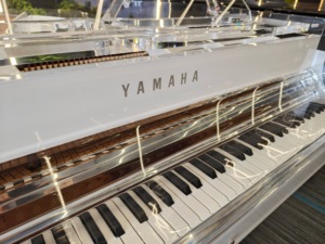 Piano de cola Yamaha de lujo con cristales transparentes para decoración de escenarios de bodas, vestíbulos de hoteles y salas de conciertos - Product Image 5