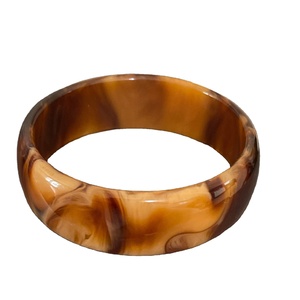 Meilleur Bracelet Jonc en Résine Fait Main, Motif Fantaisie Élégant Effet Écaille de Tortue Marron, Bijou Artisanal pour Femme, Idéal Soirée - Product Image 1