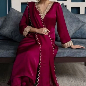 Hermoso vestido largo Kurta y pantalón de DISEÑADOR IMPRESIONANTE con cuentas de vidrio de cristal embellecido y trabajo de perlas PARA FIESTA-WEAR = 2024 - Product Image 1