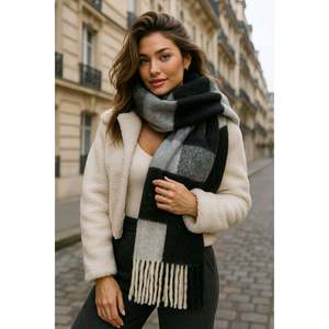 Écharpe d'hiver chaude et douce avec de larges franges - Écharpe rayée blanc crème, noir et gris Sal1270 - Gris - Product Image 1