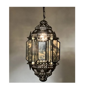 Lanterne en métal de grande taille avec cadre durable et finition résistante aux intempéries pour une décoration de jardin extérieure durable - Product Image 2