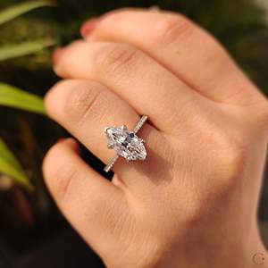 Bague en diamant de style marquise ancienne européenne, sertie pavé - Product Image 2