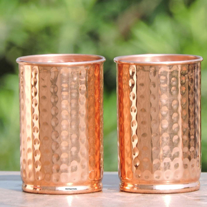 Verre à eau indien fait à la main en cuivre pur Design moderne Passe au lave-vaisselle Certifié CE Taille et couleur personnalisées Fournisseur en gros - Product Image 1