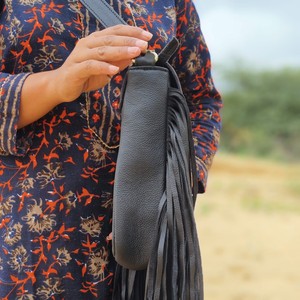 กระเป๋าสะพายข้างประดับพู่สไตล์ตะวันตกพร้อม100% ฝาปิดลายตารางหมากรุกสไตล์โบฮีเมียนหนังแท้กระเป๋าสะพายไหล่ความจุขนาดใหญ่หรูหรา - Product Image 5