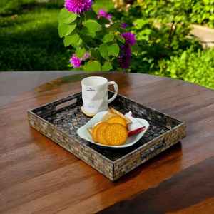 Plateau moderne en bois de noyer pouf avec poignées plateau de service pour la décoration de salon idée cadeau pour la maison - Product Image 1