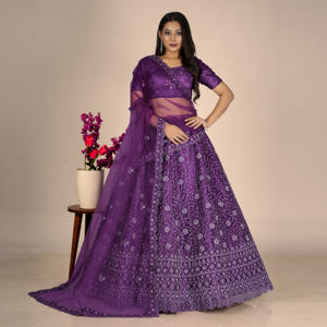 ชุดเลเฮนกาโชลีพร้อมงานปักประณีต ดีไซน์ทรงบานสง่างาม ลายขอบแบบดีไซเนอร์ ผ้าคลุมไหล่แบบโปร่งบาง - Product Image 3