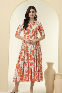 Robe maxi à volants à imprimé floral de qualité supérieure pour femmes, design imprimé élégant, robe pour femmes pour les soirées - Product Image 2