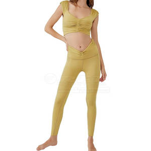 Elegantes mallas impresas de yoga para mujer con tela flexible y diseño de cintura alta perfectas para yoga y correr - Product Image 2