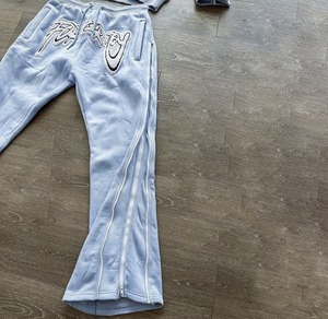 Chándal de invierno Unisex personalizado OEM transpirable 100% algodón conjunto informal con capucha de dos piezas bordado de chenilla de poliéster sólido - Product Image 2