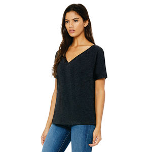 Camiseta holgada con cuello en V para mujer, camisa con dobladillo en la parte inferior curvada, color negro carbón, 65% poliéster, 35% viscosa, 32 onzas, 3,7 oz - Product Image 2