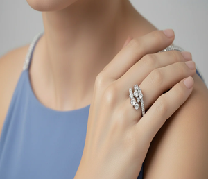 Anillo Romántico con Racimo de Diamantes Florales para Mujer, Ideal para Regalos con Temática de Amor, Momentos de Boda y Uso Diario Elegante - Product Image 5