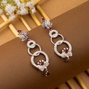 ต่างหูที่สง่างามสำหรับเครื่องประดับแฟชั่นผู้หญิงที่มีดีไซน์ที่เป็นเอกลักษณ์และคุณภาพระดับพรีเมี่ยมในราคาขายส่ง - Product Image 4