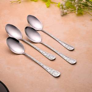 ชุดช้อนเงินลายฉลุ 4 ชิ้น ดีไซน์คลาสสิกน่ารัก ด้ามยาว ขัดเงา ใช้สำหรับชา กาแฟ ของหวาน เหมาะสำหรับงานแต่งงาน ปลอดภัยต่อการใช้งาน - Product Image 1