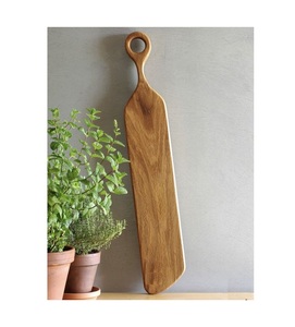 Planche à découper en bois antique durable avec un attrait classique parfait pour les cuisines de style traditionnel et de ferme - Product Image 1