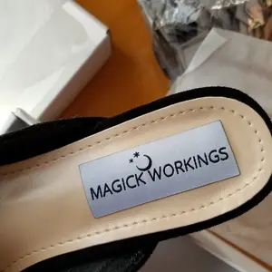 Venta al por mayor extremo pliegue troquelado ropa etiquetas centro pliegue tejido poliéster tela para prendas de vestir etiquetas - Product Image 5