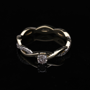 Anillo de diamante natural de oro amarillo de 14 quilates Diseño de banda retorcida delicada con una sola punta-Juego de diamantes de centro Elegancia sutil - Product Image 1