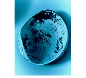 Cuenco de tierra pequeño de COLOR AZUL, Mineral de remolino, cuenco de resina hecho a mano más vendido, diseño de aspecto de mármol directo de la India al mejor precio - Product Image 5