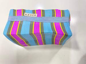 Bolso de mano de mujer de rayas multicolores ecológico fabricado en India estuche tejido de nailon de plástico reciclado con cremallera de moda - Product Image 3