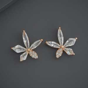Boucles d'oreilles tendance 186275, clous religieux, diamant taille marquise, perle, alliage de zinc plaqué rhodium, fleur, papillon, plante - Product Image 1