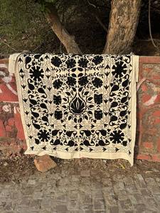 Colcha Suzani Bordada a Mano Artesanal – Ropa de Cama Floral Vintage, Cubrecama Étnico de Algodón, Regalo Único para Amantes del Hogar - Product Image 5