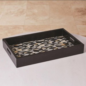 Nuevo patrón de moda llegada bandeja de forma rectangular de Metal chapado en oro de alto grado con mango de diseño único recubierto de polvo de Color negro - Product Image 6
