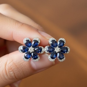 Boucles d'oreilles de fiançailles et de mariage romantiques en or blanc 18 carats avec saphir bleu certifié IGI, pierre de naissance de septembre, clous d'oreilles fleuris de luxe - Product Image 3