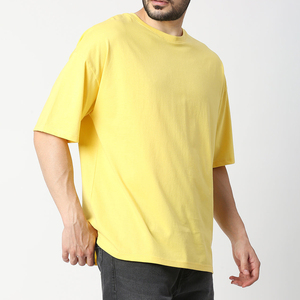 เสื้อยืดเปล่าผู้ชายคุณภาพสูง OEM ขายส่ง ระบายอากาศได้ดี ผลิตจากโพลีเอสเตอร์/คอตตอน แขนสั้น สไตล์ลำลอง สำหรับพิมพ์โลโก้ตามสั่ง - Product Image 4