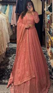 Diseñador indio Lehenga Choli Nuevo estilo Lehenga Choli Ropa de fiesta Banarsi Lehengas nupciales para mujeres para el almuerzo del vestido de boda - Product Image 2