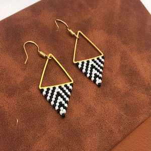 Nouveau concepteur Triangle à carreaux laiton plaqué or graines boucles d'oreilles perlées bijoux pour femmes porter dans la fête de mariage, Hldi - Product Image 2
