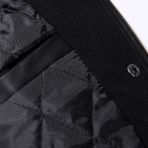 Chaqueta universitaria de béisbol de gran tamaño negra de tendencia superior para hombre, ropa de calle con capucha cálida de invierno, decoración bordada con cuello levantado - Product Image 5